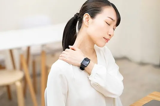 【スマホ首、放っておいていませんか？📱💥】